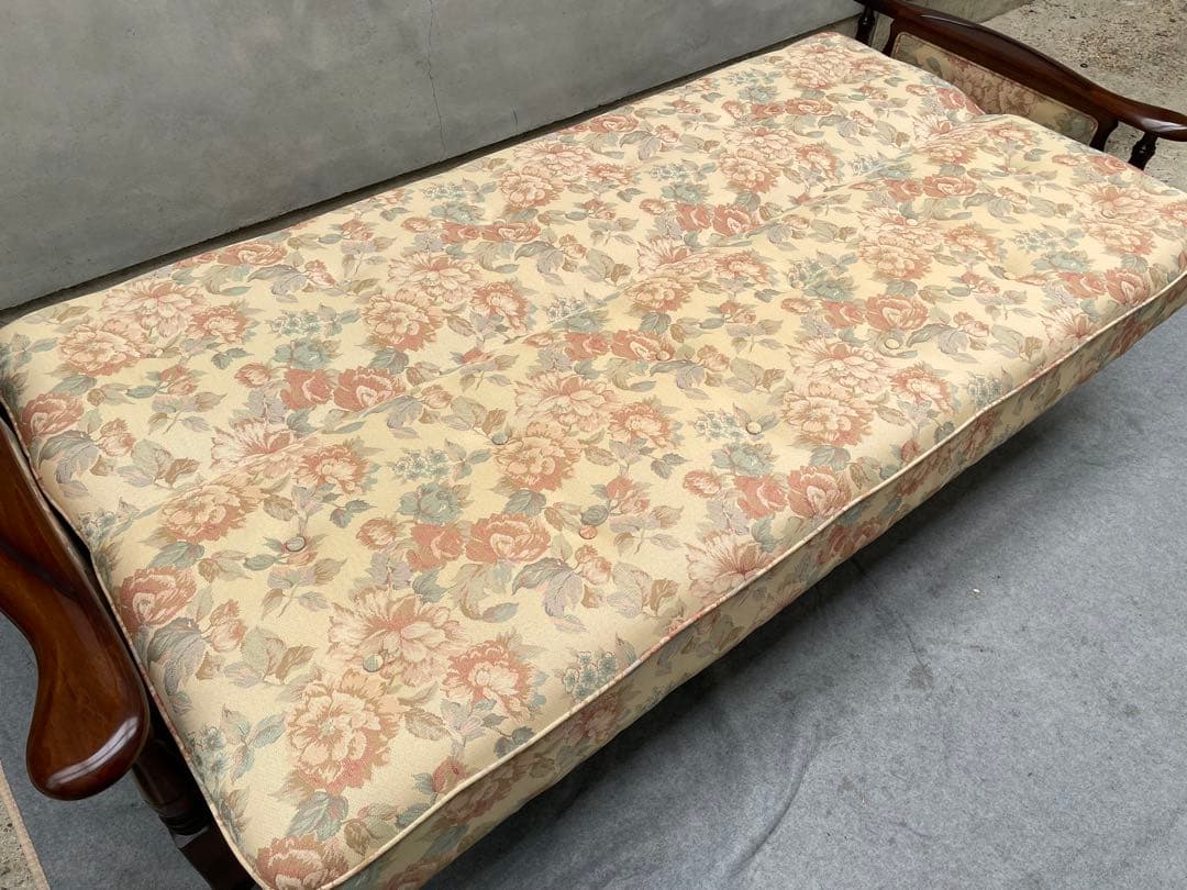 美品　カリモク　コロニアル　ソファベッド　花柄　3人掛け