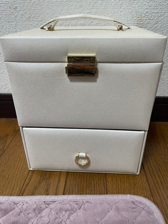 たっぷり収納      コスメ      ドレッサー