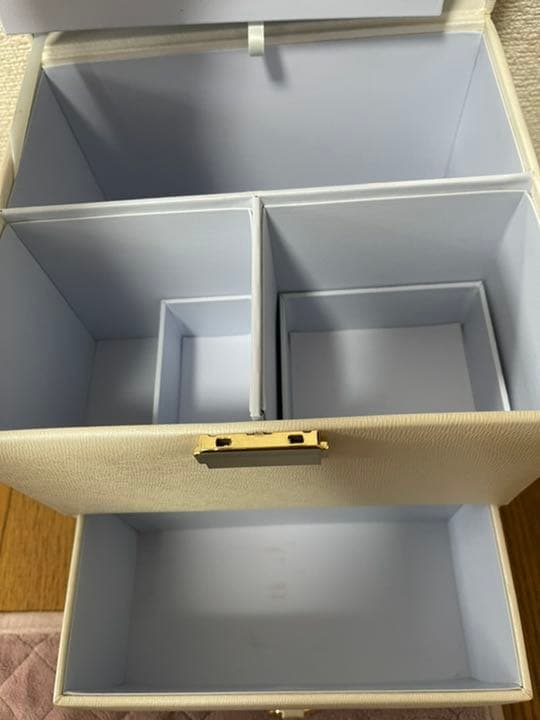 たっぷり収納      コスメ      ドレッサー