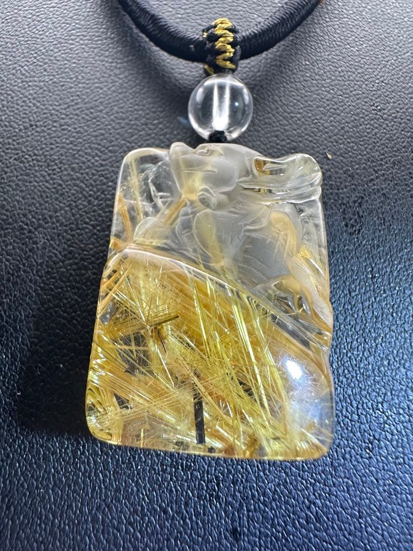 ルチルクォーツ彫刻ペンダント（貔貅）