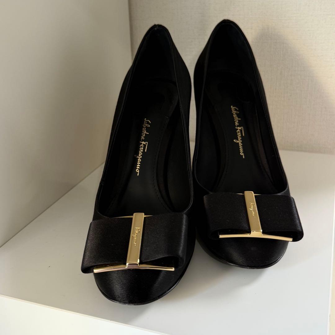 Ferragamo CAPUA85T 黒パンプス 5 1/2C