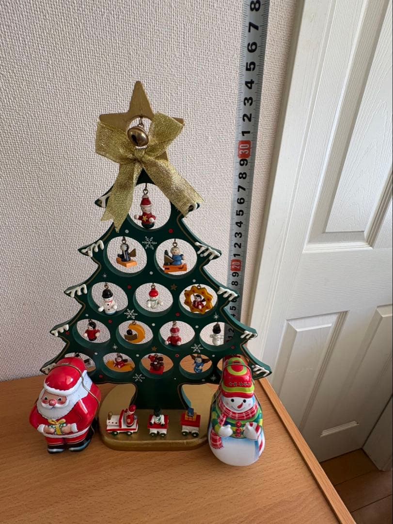 クリスマスツリー　木製　組み立て式　サンタさんとスノーマンのオーナメント付き