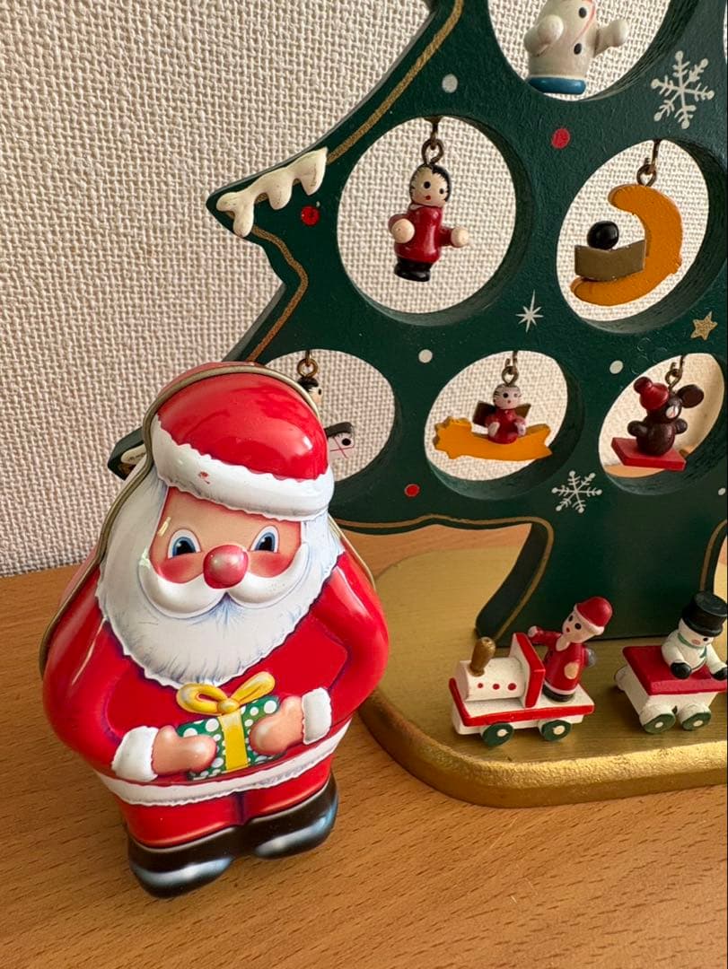 クリスマスツリー　木製　組み立て式　サンタさんとスノーマンのオーナメント付き