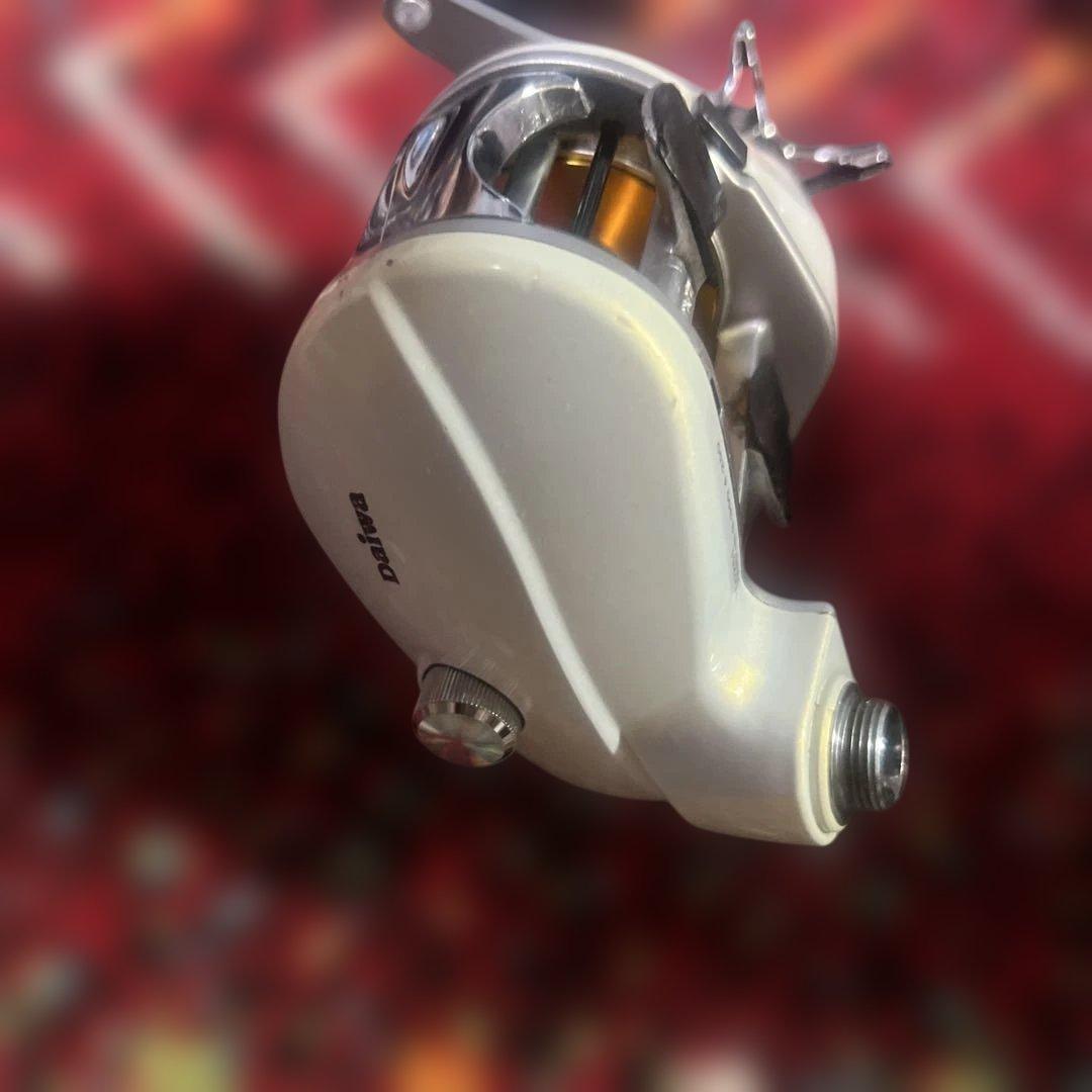 (ジャンク品)デジタル表示付き電動リール ホワイト/シルバー