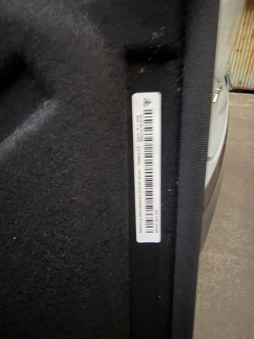 【新品未使用】ポルシェ　マカン　GTS トノカバー　サイドカバー