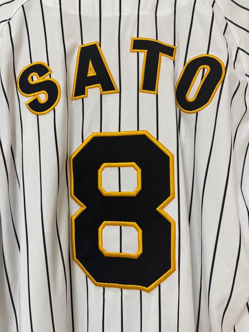 阪神タイガース ユニフォーム Lサイズ 佐藤輝明 8