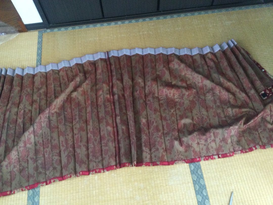 金華山バレンタイン赤　アコーディオン仮眠カーテン　左右セット　大型トラック