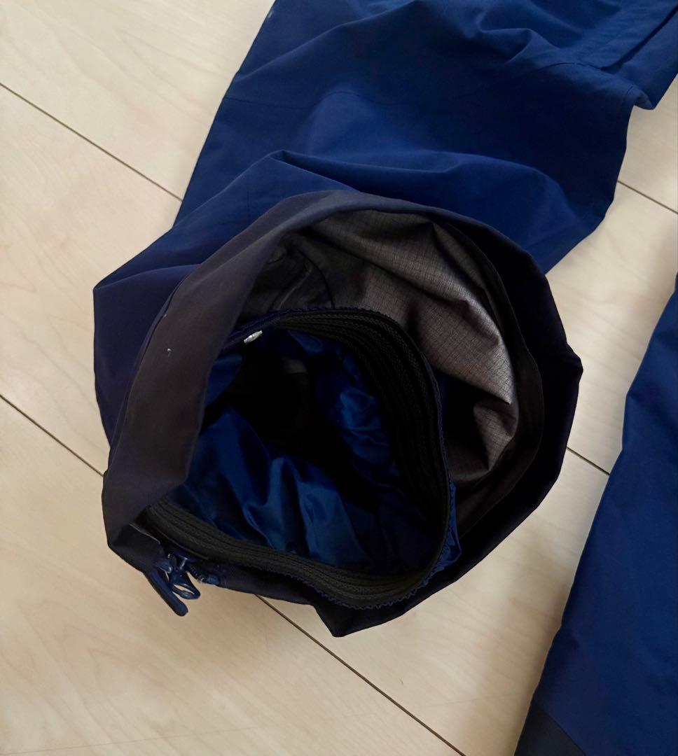 新品SALOMONスキーウェア上下