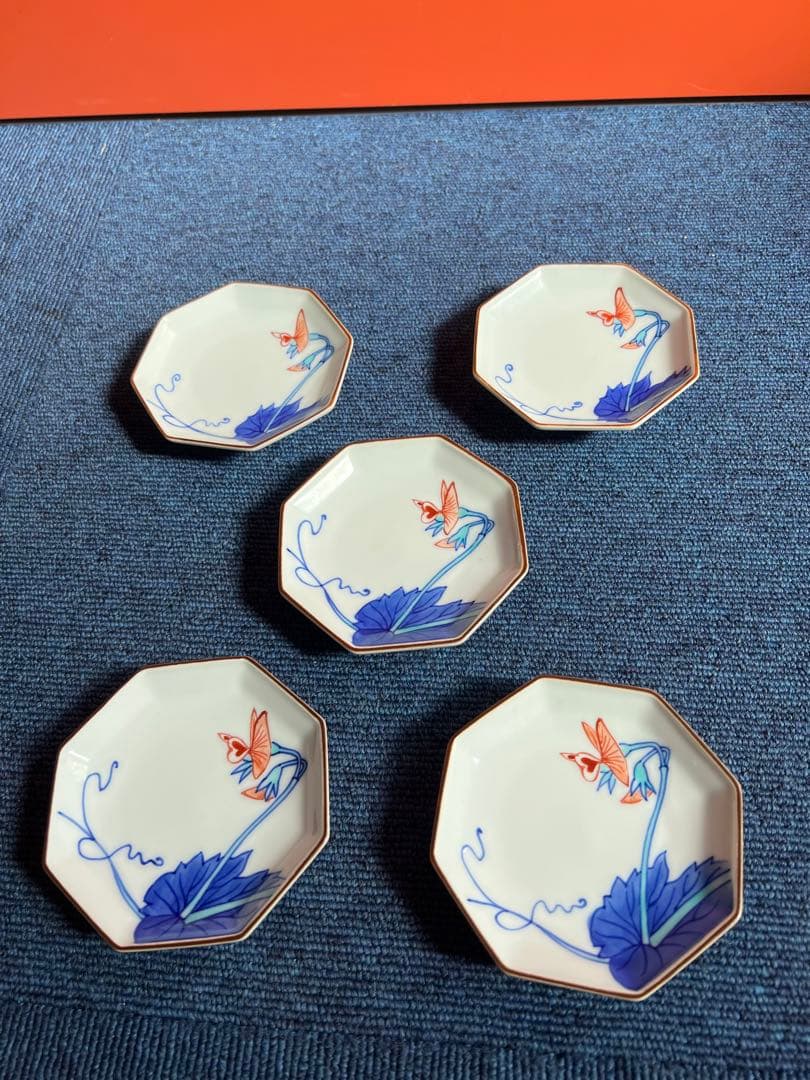1027  辻常陸 辻精磁 辻製 染錦豌豆文 八角小皿  5客　未使用