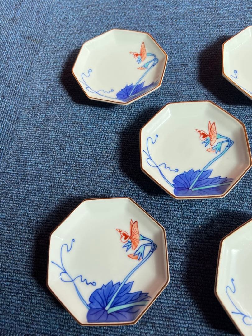 1027  辻常陸 辻精磁 辻製 染錦豌豆文 八角小皿  5客　未使用