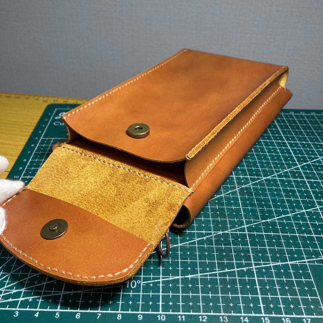 ハンドメイド　レザー スマホ入れ付き財布 キャメル