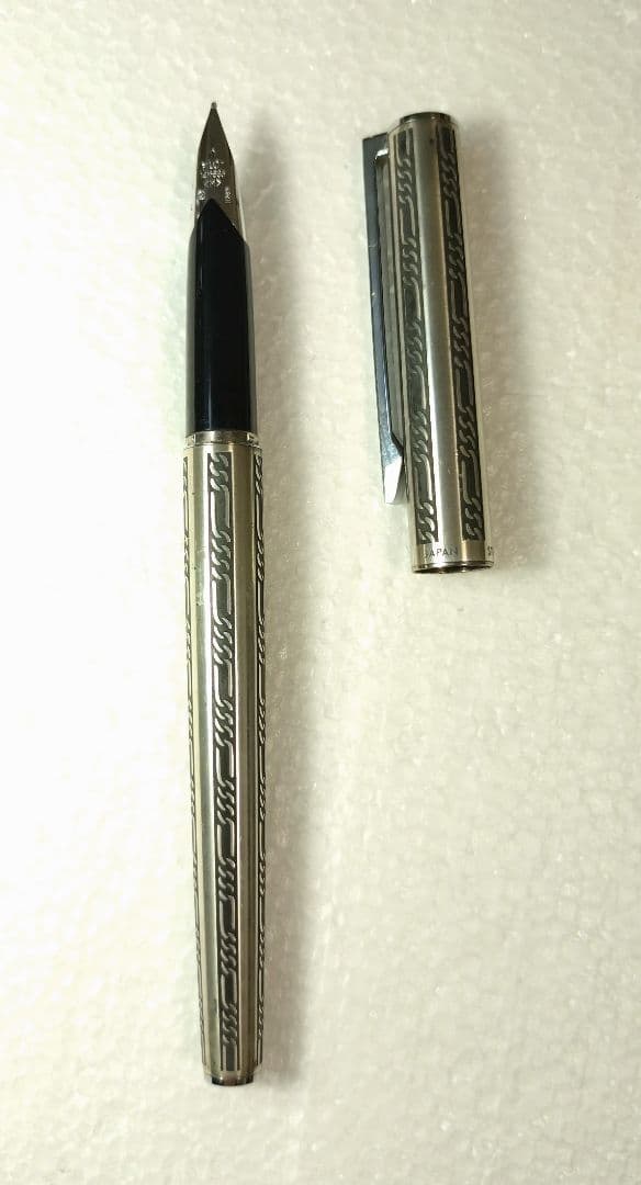 d*7様 パイロット　グランディ〈M〉14K 装飾的なシルバーメタル万年筆