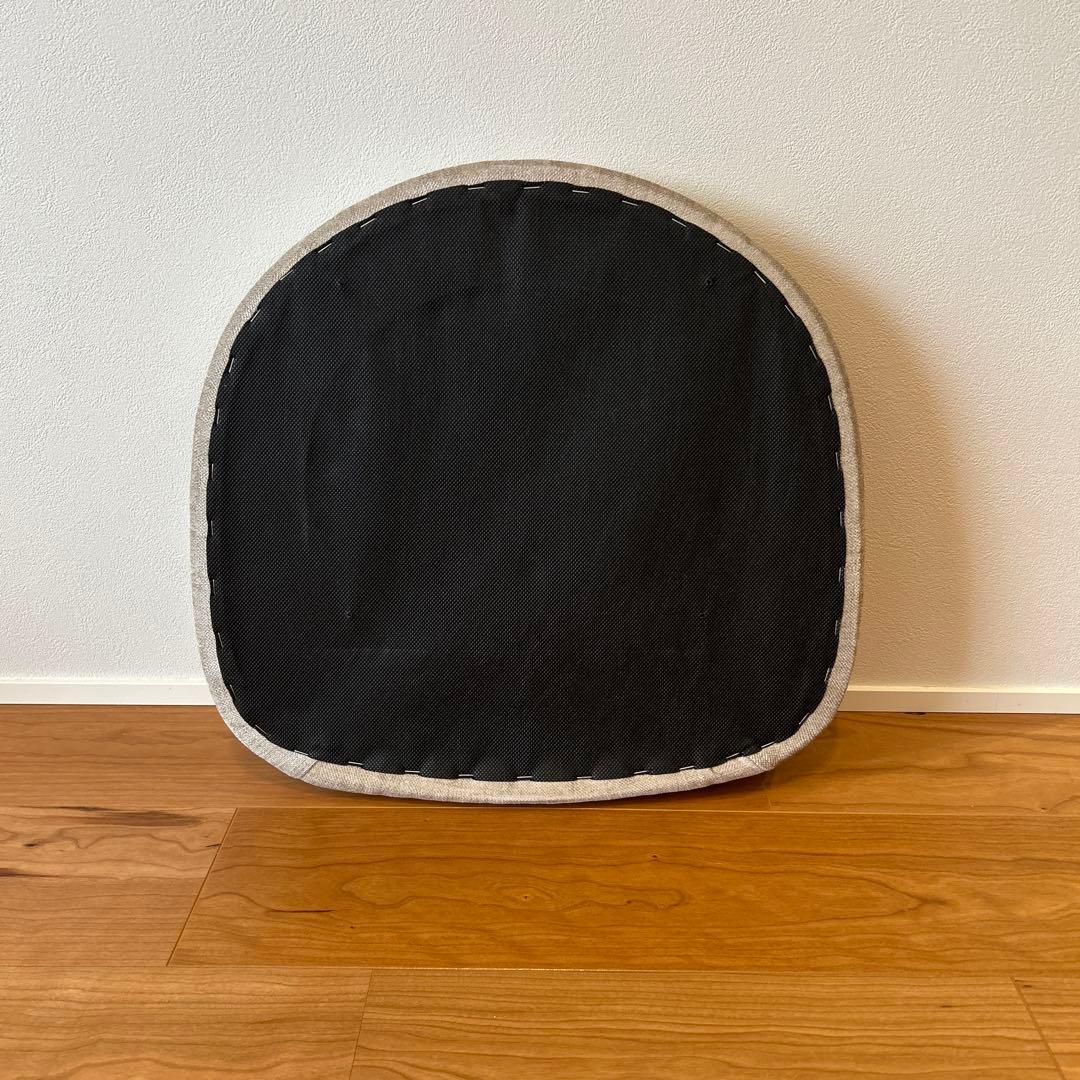 激安美品　飛騨産業　クレセントアームチェア　座面 スピリットベージュ　ラスト１枚