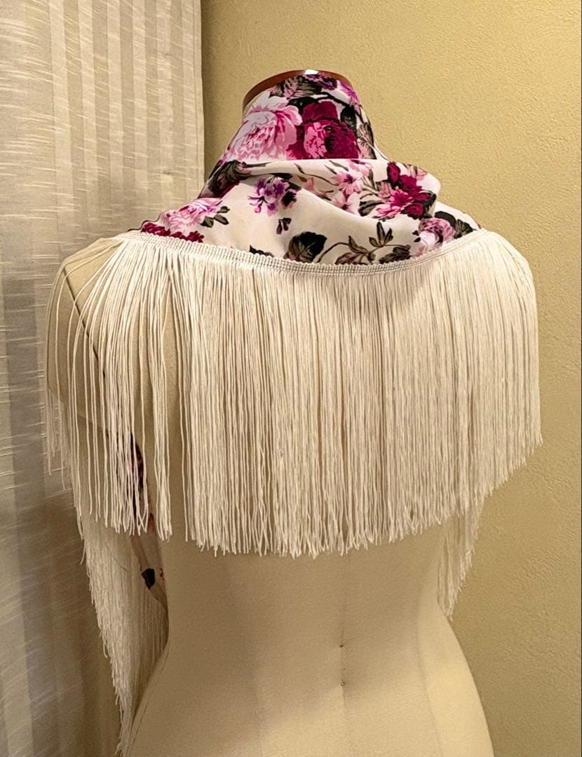 シージョ　ピンクバラ柄スペイン　オフ白フレコ　フラメンコ　衣装