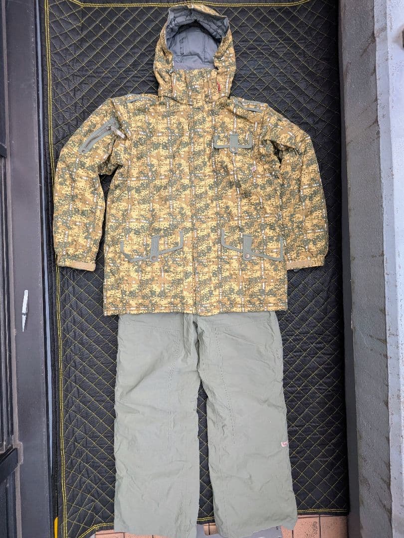 ダイワ DAIWA OUTBLAZE Lサイズ 迷彩防寒防水 フィッシングスーツ