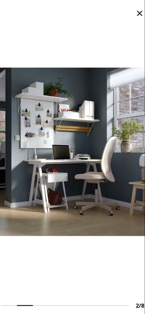 シンプルなホワイトパソコンデスク