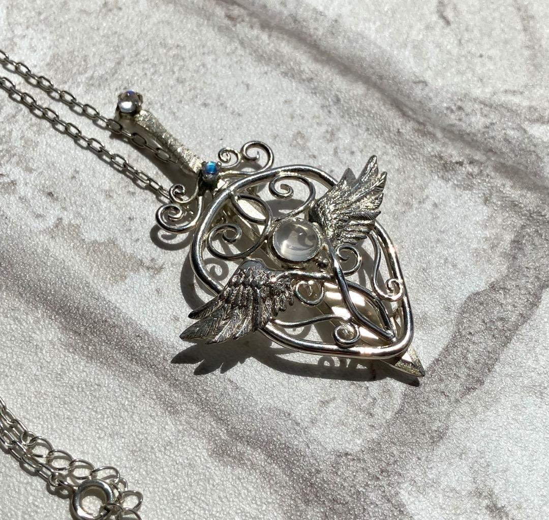 ネックレス　ハンドメイド　シルバー　ムーンストーン　剣と盾　ファンタジー3way