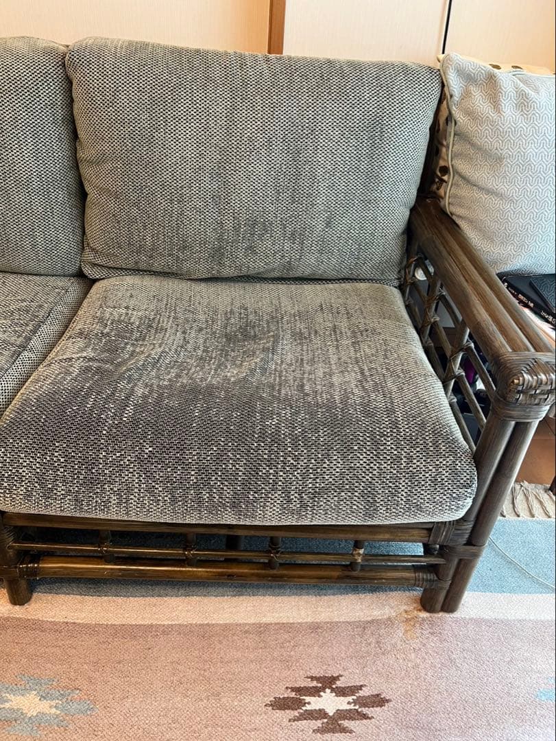 KAZAMA グレー布製2人掛けソファ