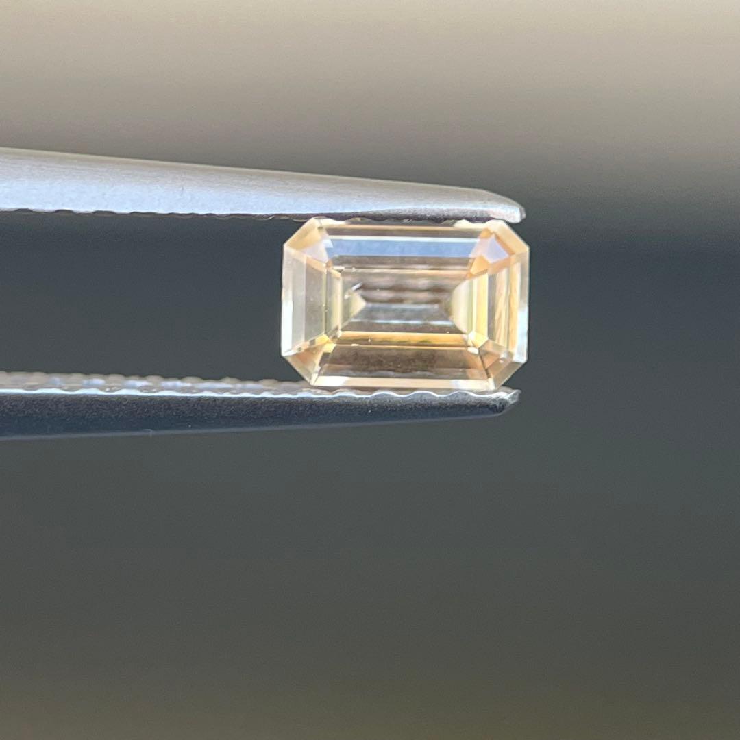 スリランカ産非加熱天然イエローブラウンサファイアルース