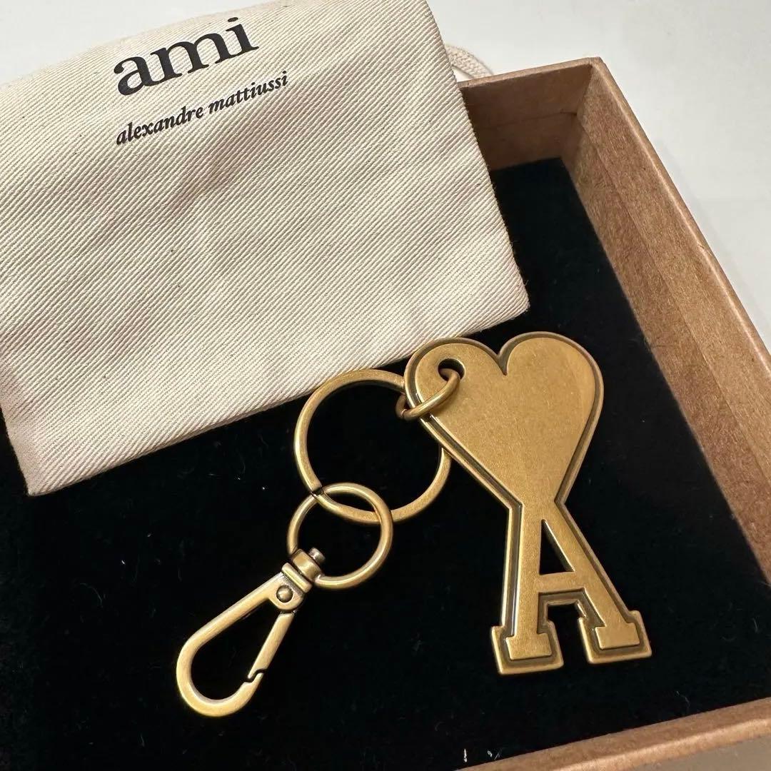 《新品》アミパリス　キーホルダー　ゴールド