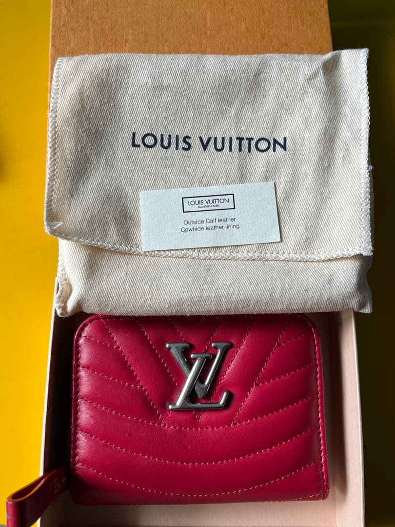 ゴ*ュ様 LOUIS VUITTON レッド 二つ折り財布