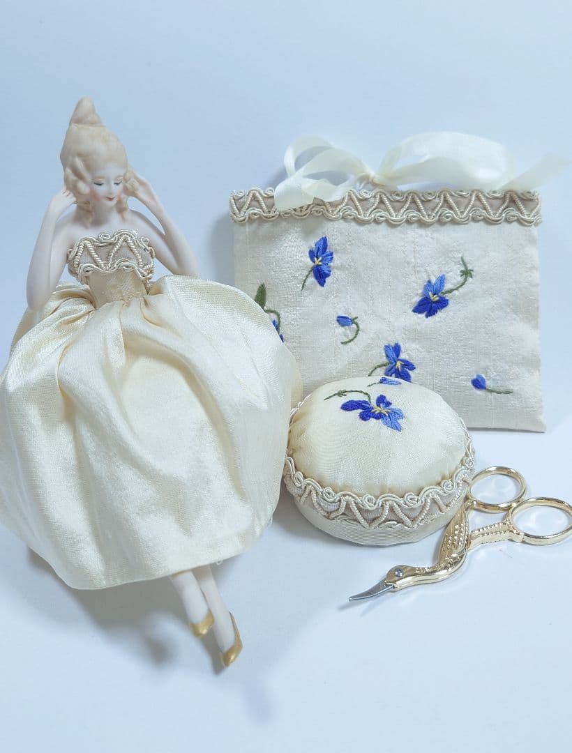 ハーフドールさんとスミレのソーイングポーチ　ピンクッション