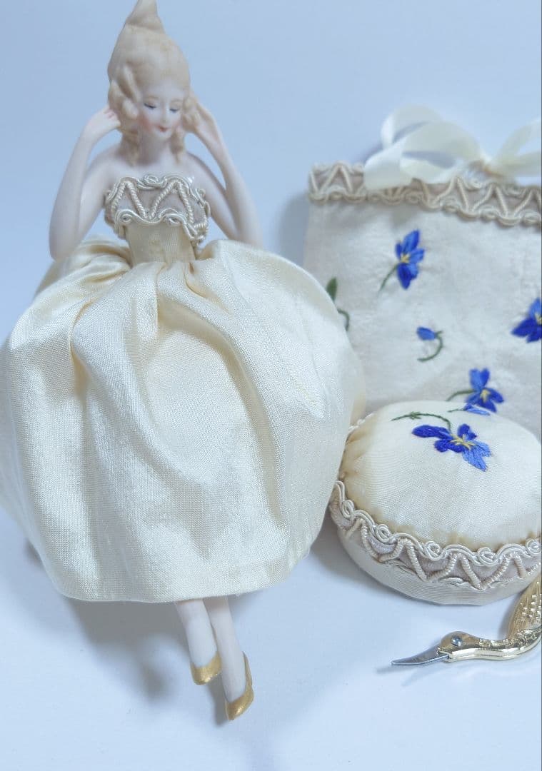 ハーフドールさんとスミレのソーイングポーチ　ピンクッション