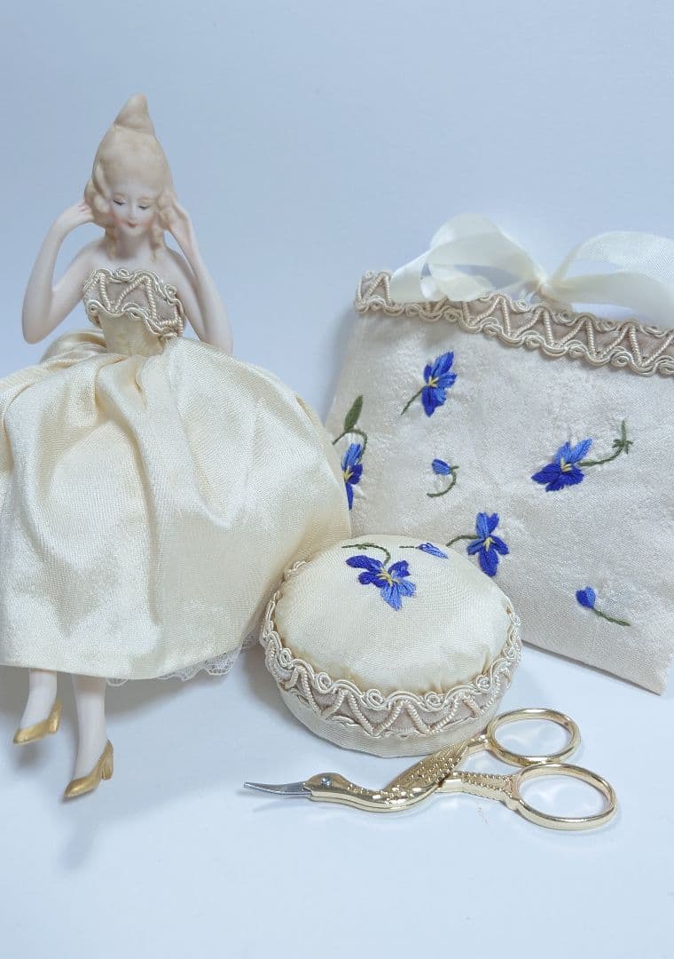 ハーフドールさんとスミレのソーイングポーチ　ピンクッション