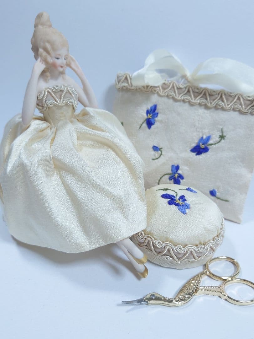 ハーフドールさんとスミレのソーイングポーチ　ピンクッション