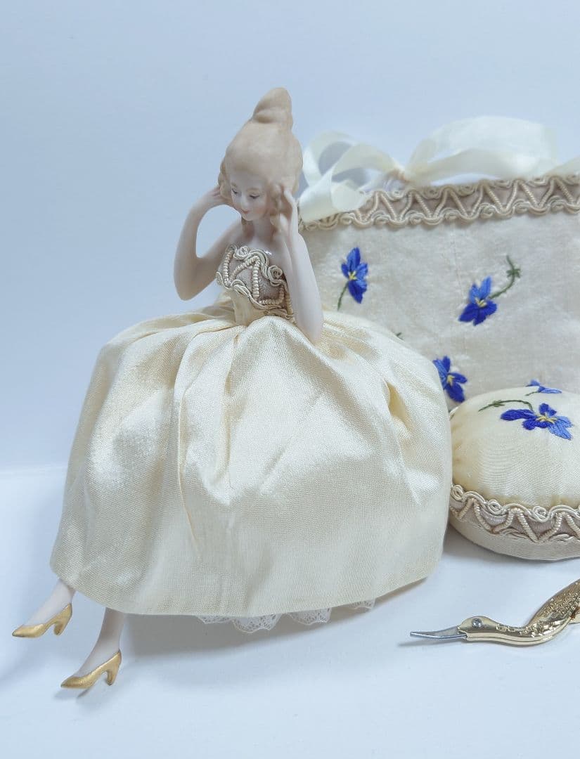 ハーフドールさんとスミレのソーイングポーチ　ピンクッション