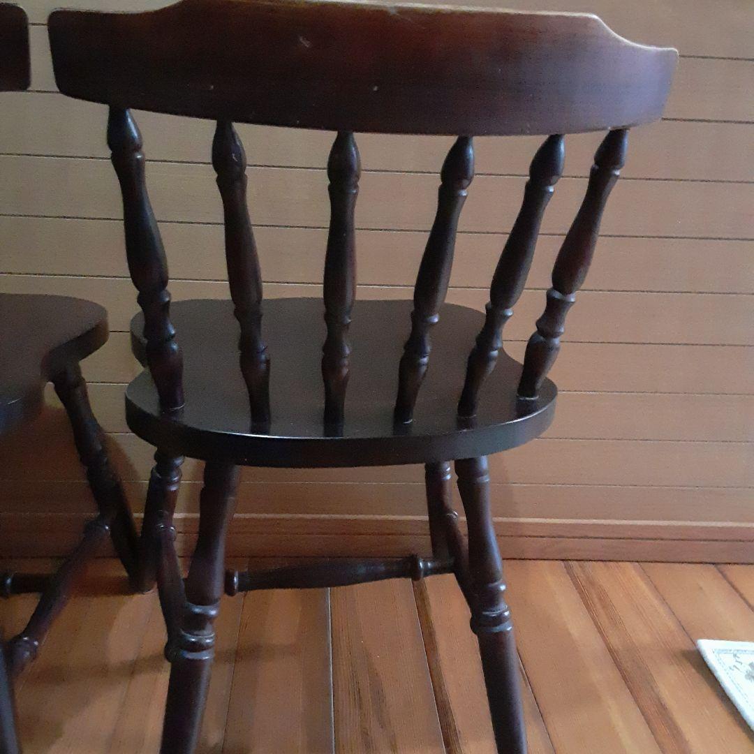 ダークブラウン スピンドルバック椅子 2脚