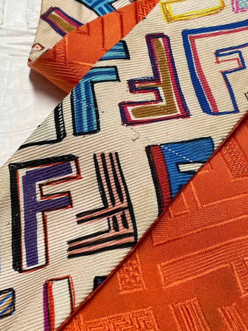 FENDIフェンディ　ラッピー　リボン　リバーシブル　スカーフ　❤︎