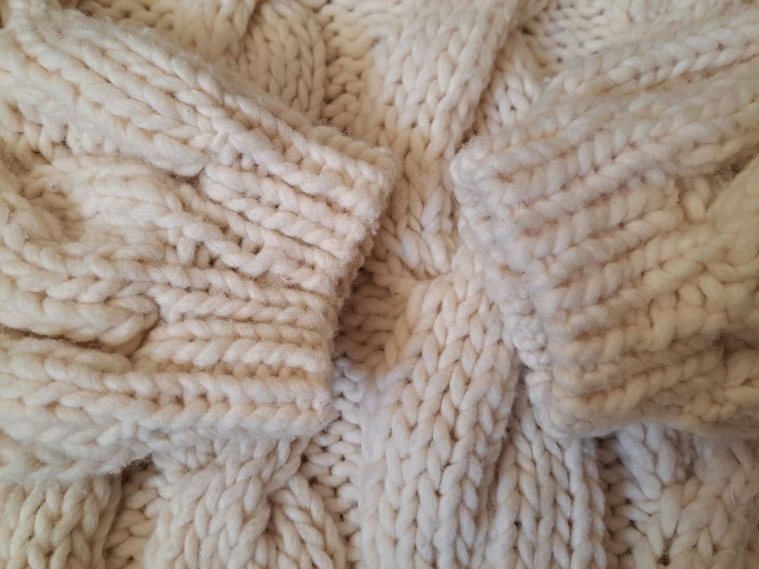 ラベルエチュード☆ボリュームケイブルVネックニット