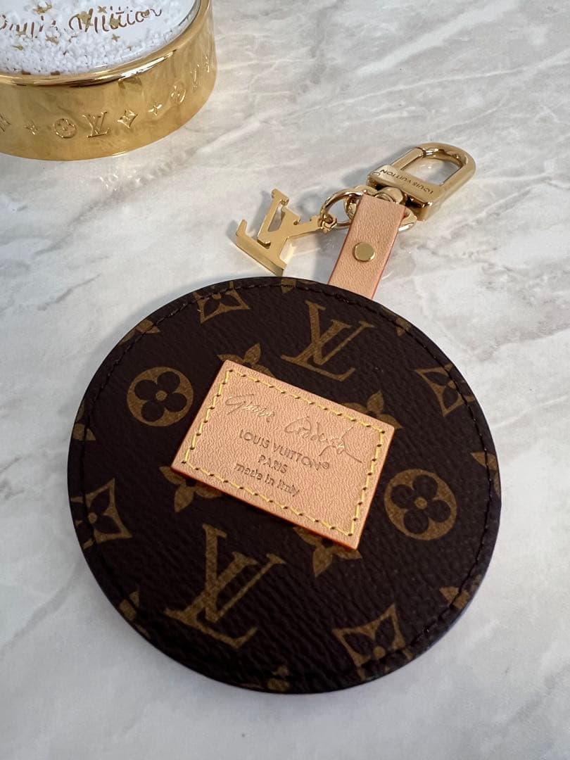 ルイ・ヴィトン キーホルダー 猫デザイン