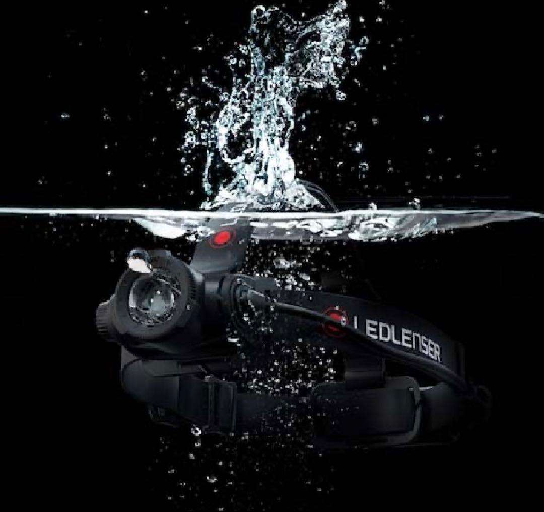 レッドレンザーLEDヘッドライト　H7R Core電池2本付きREDLENSER