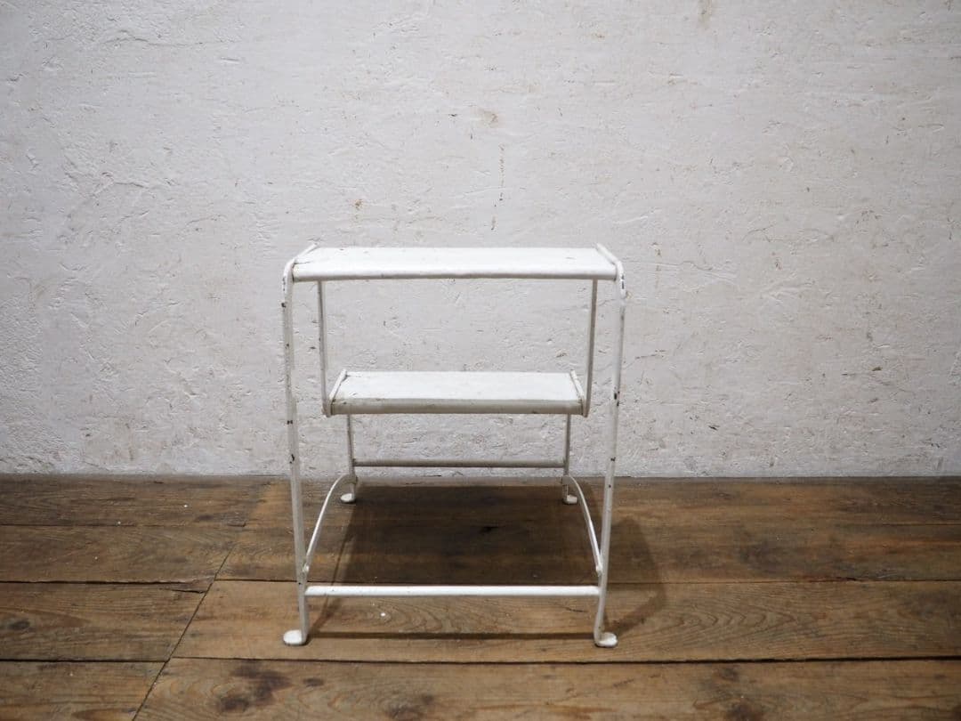 1137 ヴィンテージ　古い鉄の踏み台　ステップ　飾り棚　レトロ　アイアン　階段