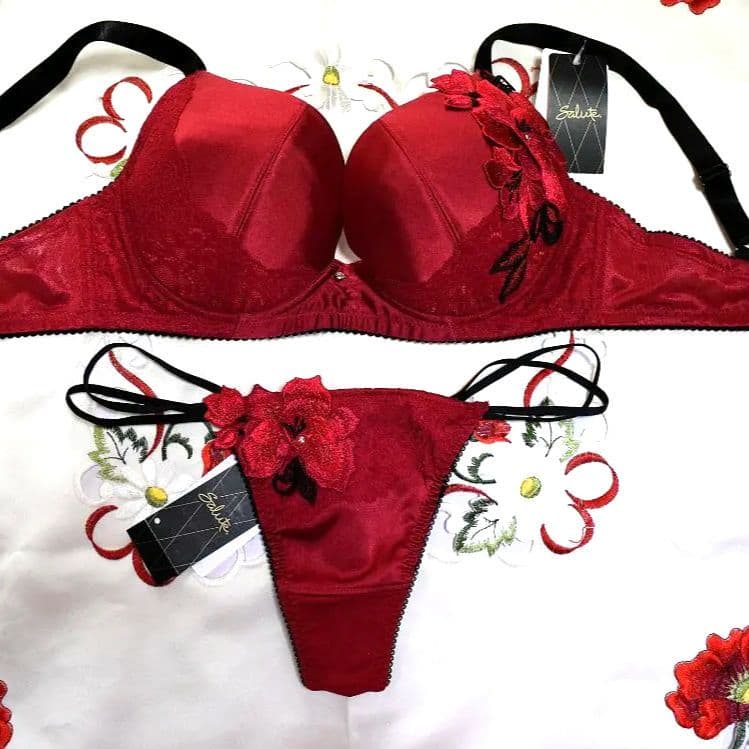 新品☆ワコール☆サルート☆７５Ｇ・キューティーハニー☆ＲＥ☆Ｆ７０＆ソングＭ