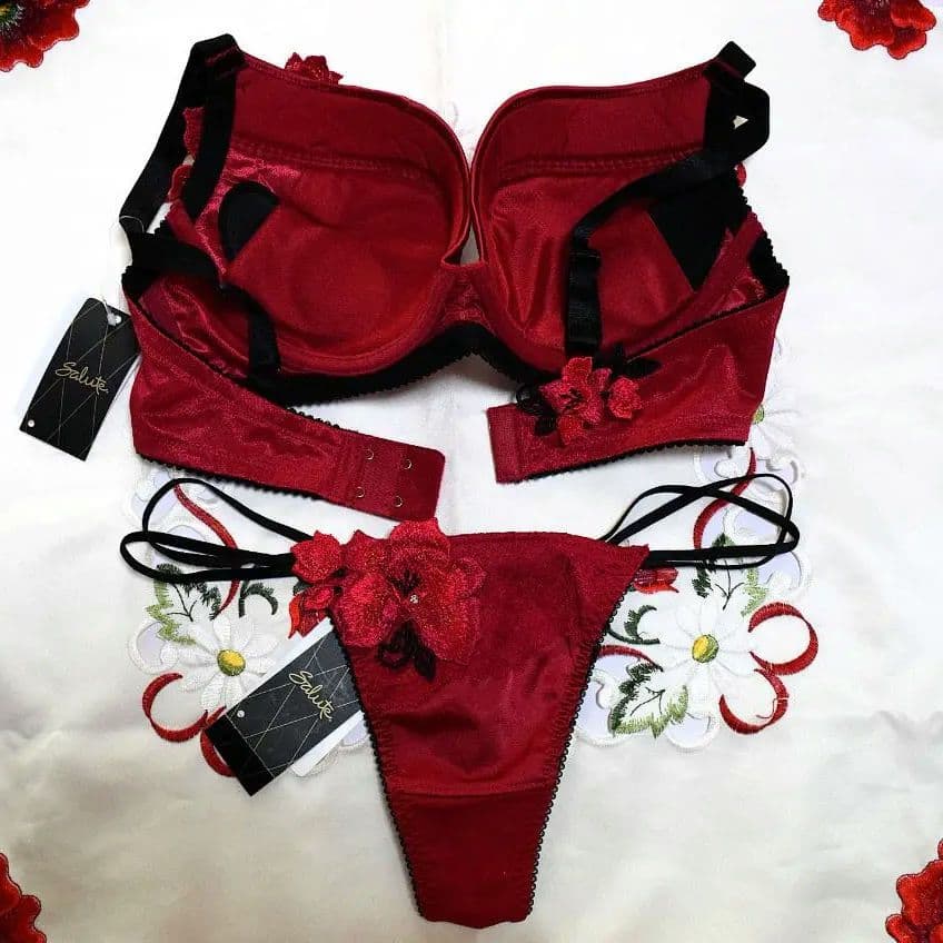 新品☆ワコール☆サルート☆７５Ｇ・キューティーハニー☆ＲＥ☆Ｆ７０＆ソングＭ