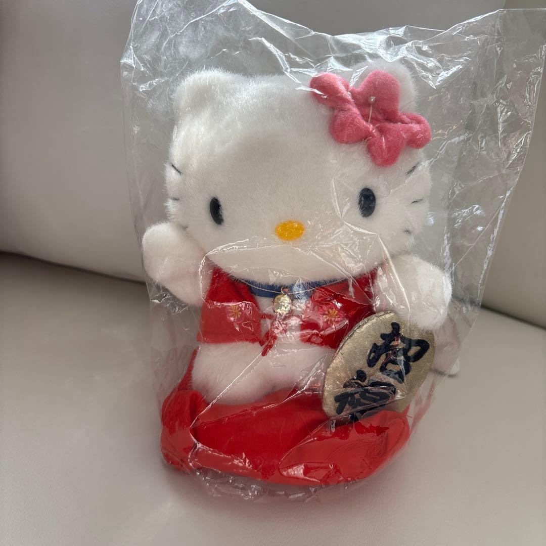 ハローキティ ぬいぐるみ 赤　招き猫