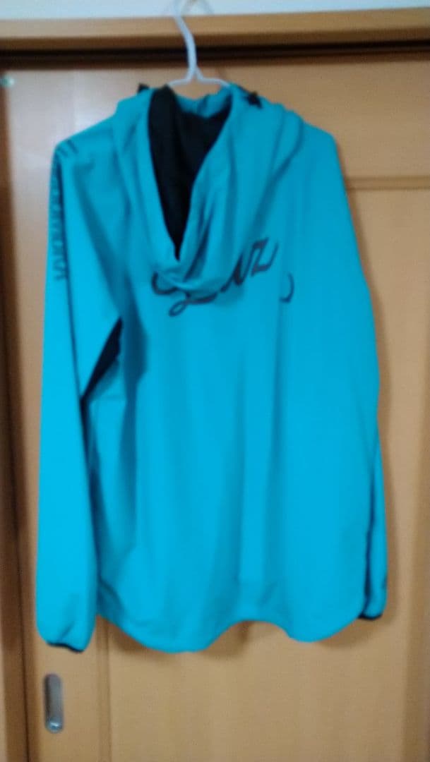 みねたさま専用　Luz　ルースイソンブラ フード付きウィンドブレーカー