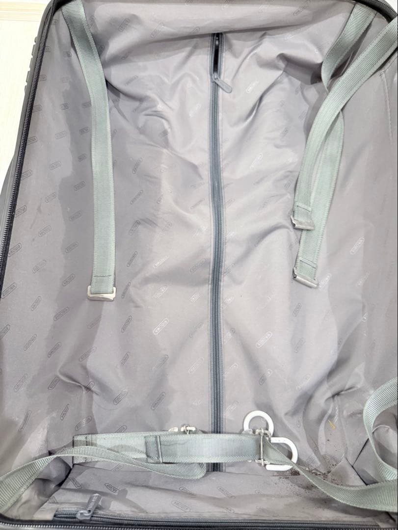 RIMOWA キャリーケース（鍵なし）