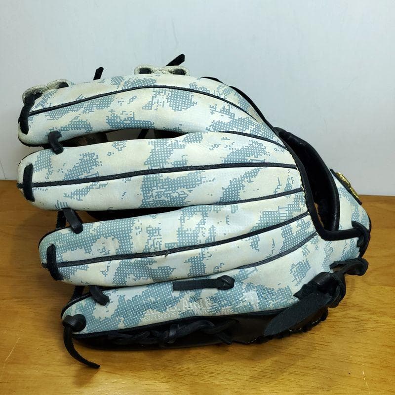 アンダーアーマー WHITE CAMO 限定モデル カモ柄 内野用 軟式グローブ