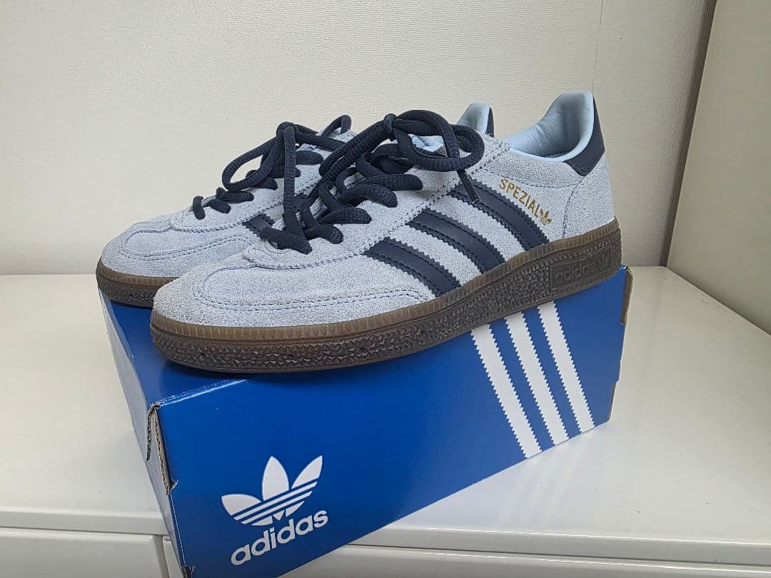 美品 完売品 adidas HANDBALL SPEZIAL 22.5cm