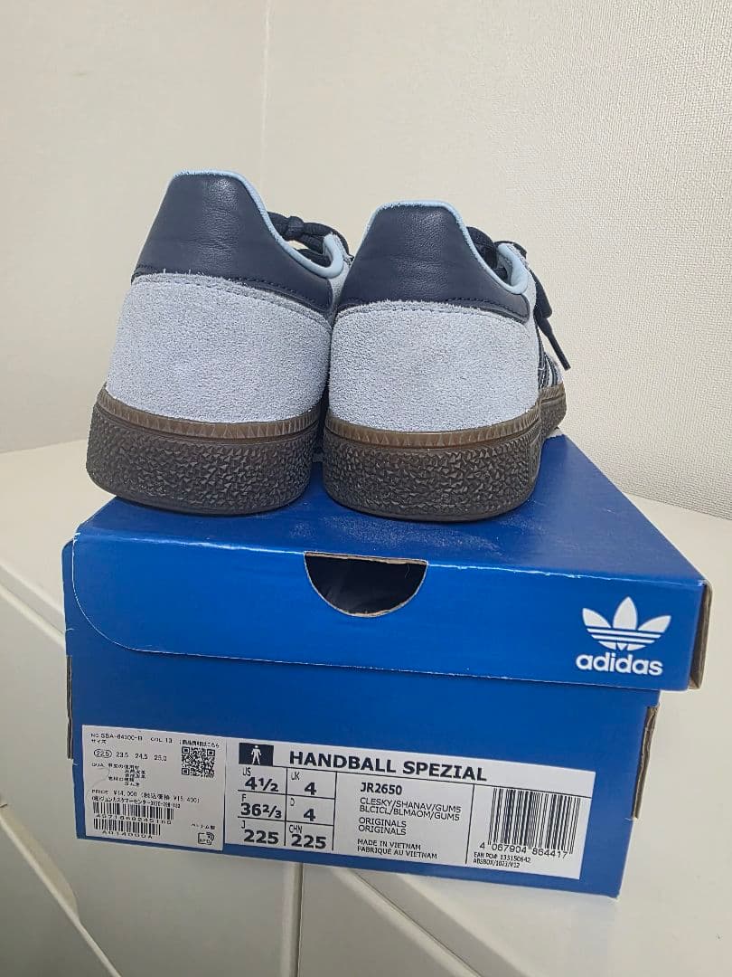 美品 完売品 adidas HANDBALL SPEZIAL 22.5cm