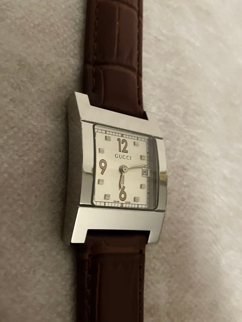 値下げ GUCCI アナログQZ腕時計 電池、革ベルト新品交換済 尾錠オリジナル