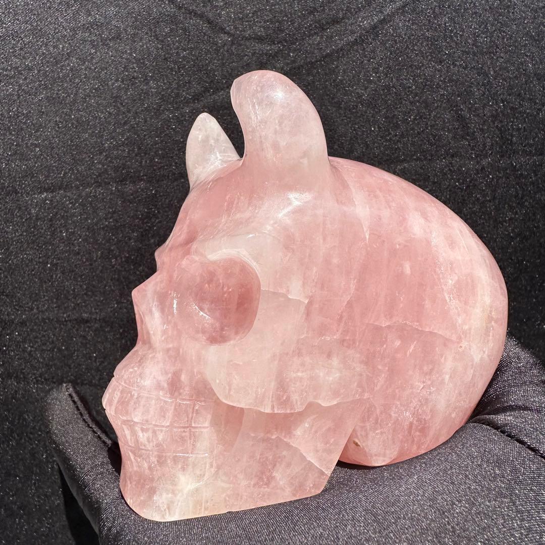 天然石ローズクォーツのスカル　置物　彫り物D.205