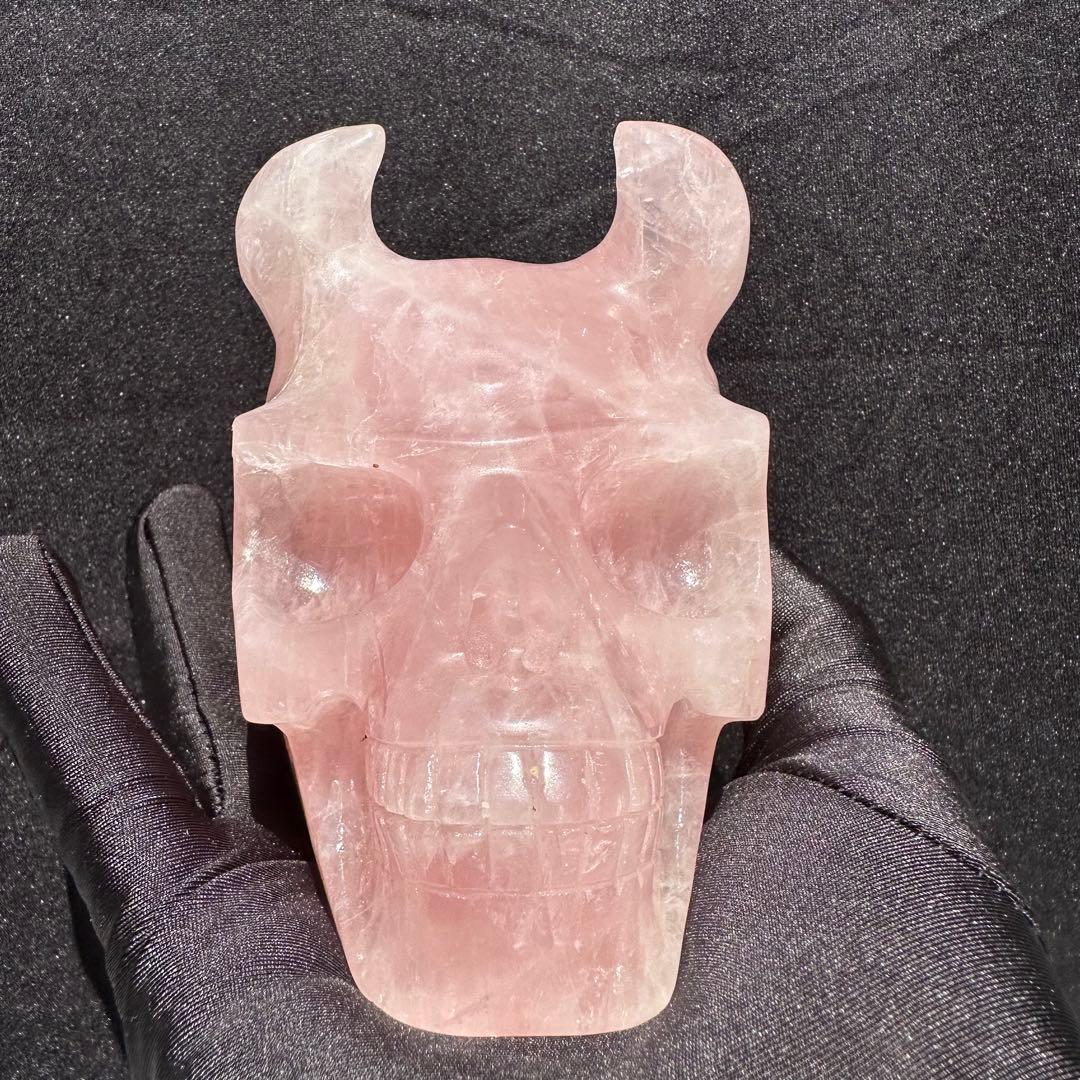 天然石ローズクォーツのスカル　置物　彫り物D.205