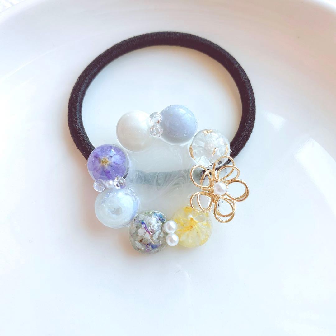 レジンヘアゴム　ブルー　ホワイト　シェル　ラメ　ワイヤーフラワー　勿忘草