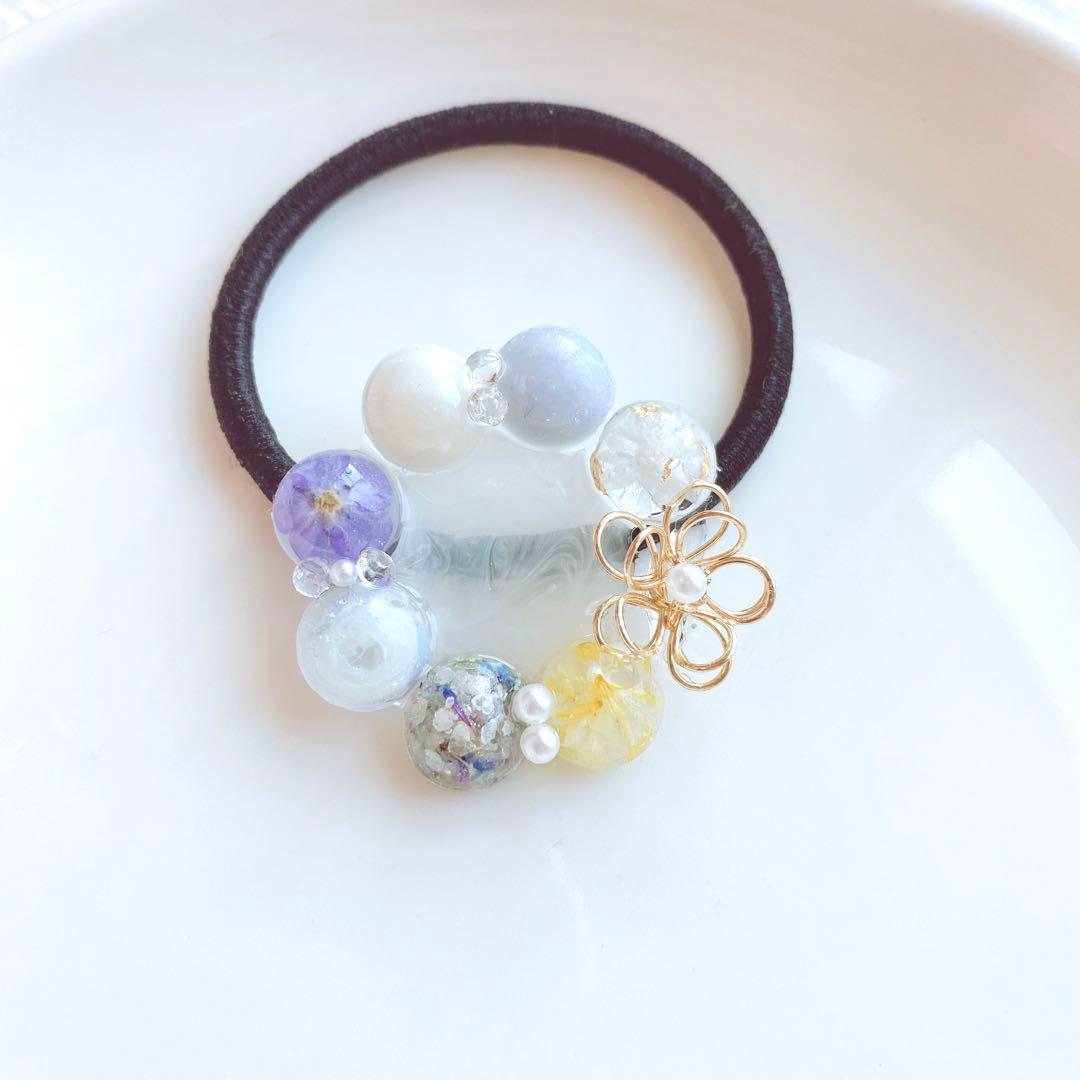 レジンヘアゴム　ブルー　ホワイト　シェル　ラメ　ワイヤーフラワー　勿忘草