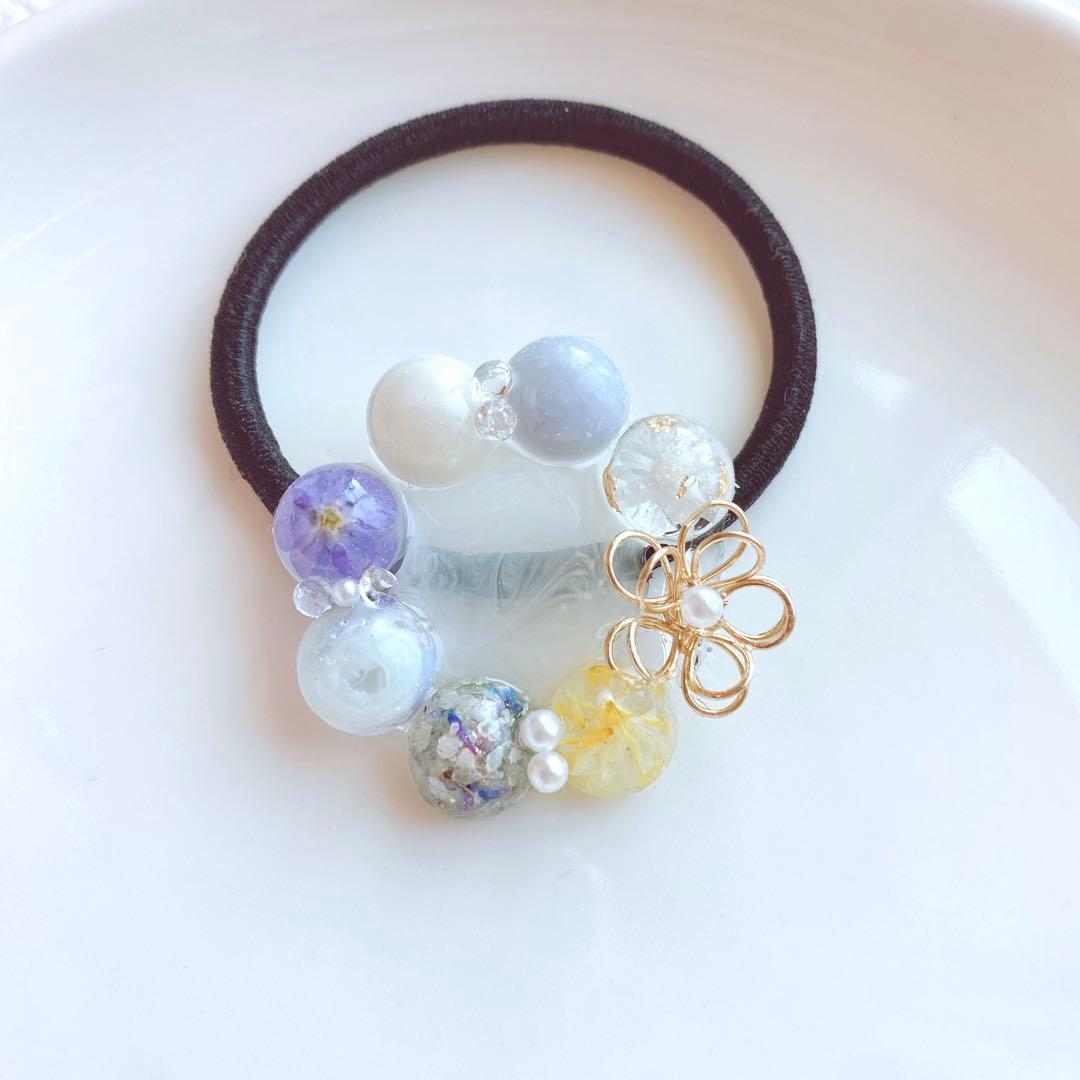 レジンヘアゴム　ブルー　ホワイト　シェル　ラメ　ワイヤーフラワー　勿忘草